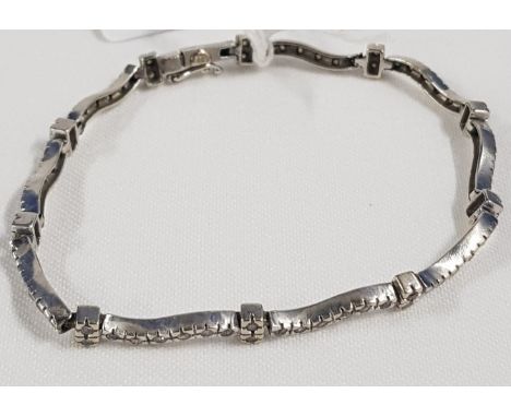 18CT WHITE GOLD &amp; DIAMOND BRACELET