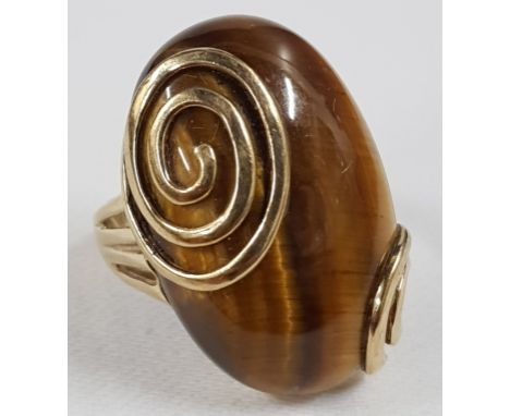 9 CARAT GOLD 1960'S TIGERS EYE RING