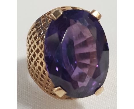 LARGE 10 CARAT GOLD AMETHYST RING