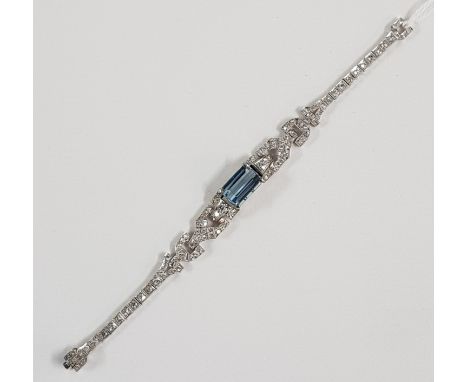 18 CARAT GOLD ART DECO DIAMOND &amp; AQUA MARINE BRACELET WITH CIRCA 2 CARAT OF DIAMONDS AND OVER 5 CARAT OF AQUA MARINE