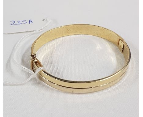 9CT GOLD BANGLE