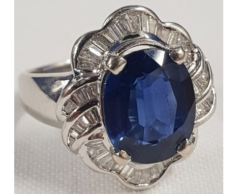 18CT WHITE GOLD DIAMOND &amp; SAPPHIRE CLUSTER RING - TAPER BAGUETTE DIAMONDS