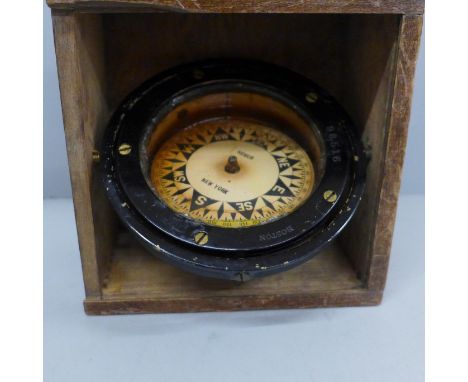 An American early 20th century ship's compass, Negus, E. S. Ritchie &amp; Sons Inc.
