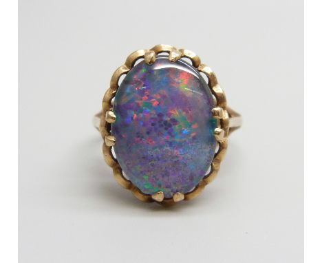 A 1970's 9ct gold ring set triplet opal with red pin-fire colour, 5g, P/Q