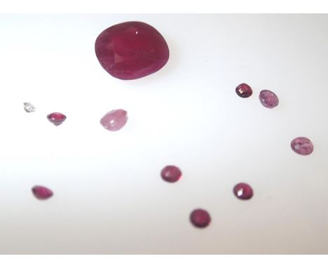 Loose gemstones: rubies, largest stone 10.5 x 9 mm 0.8g. P&amp;P group 1 (£16 for the first item and £1.50 for subsequent ite