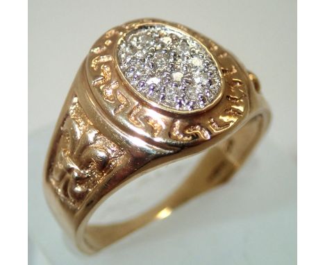 9ct gold ring set with diamonds size T 5.6g. P&amp;P group 1 (£16 for the first item and £1.50 for subsequent items) 