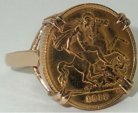 Gents 22ct gold full sovereign ring (9ct gold mount) coin dated 1912. P&amp;P group 1 (£16 for the first item and £1.50 for s