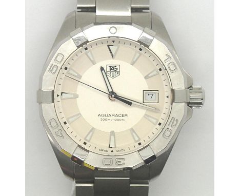 Modern gents Tag Heuer Aquaracer 300m quartz wristwatch with box and papers. Case diameter 41 mmCondition Report: In excellen