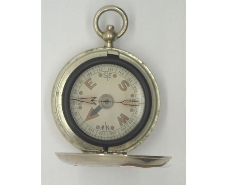 White metal vintage pocket compass. Working at lotting up. P&amp;P group 1 (16 for the first item and £1.50 for subsequent it