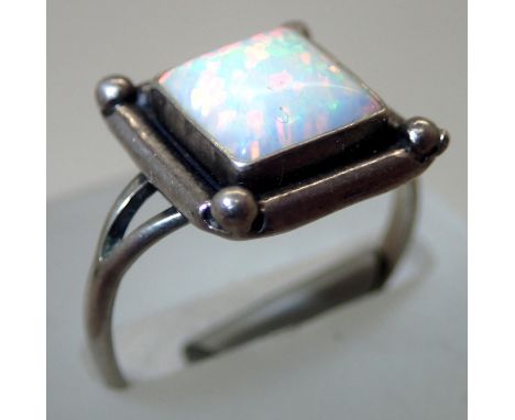 Sterling silver square vintage ring size H/I P&amp;P group 1(£16 for the first item and £1.50 for subsequent items) 