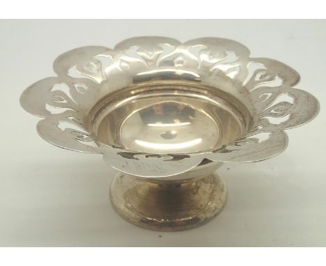 Hallmarked silver fluted and pierced dish assay Birmingham 1902 D: 10 cm 49g. P&amp;P group 1 (£16 for the first item and £1.