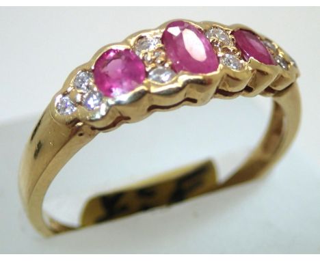 Ladies 18ct gold, ruby and diamond ring size R/S 3.1g. P&amp;P group 1 (£16 for the first item and £1.50 for subsequent items