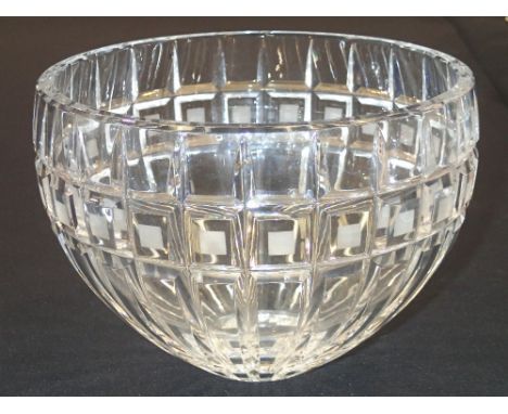 Waterford Marquis cut and etched glass centre bowl, D: 20 cm, H: 15 cm. P&P group 2 (£20 for the first item and £2.50 for sub