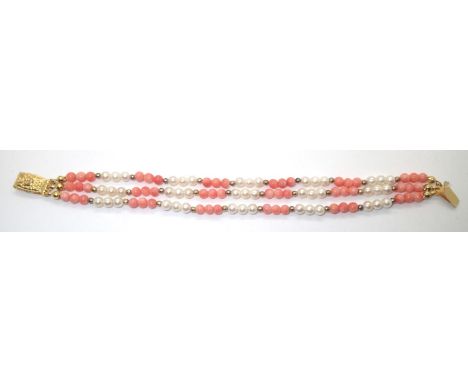 Vintage faux pearl and coral bracelet (boxed). P&amp;P group 1 (£16 for the first item and £1.50 for subsequent items) 
