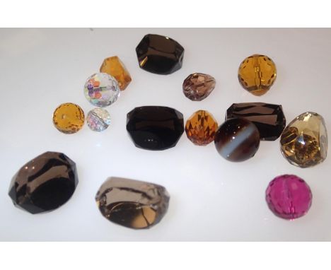 Loose gemstones: mixed stones including four smokey quartz spinners, longest 19 mm. P&amp;P group 1 (£16 for the first item a
