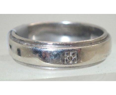 Sterling silver band ring. P&amp;P group 1 (£16 for the first item and £1.50 for subsequent items) 