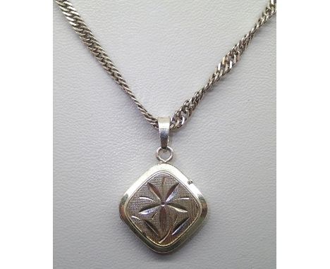 Sterling silver locket pendant. P&amp;P group 1 (£16 for the first item and £1.50 for subsequent items) 