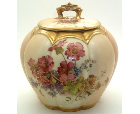 Royal Worcester blush ivory bulbous lidded pot model no. 1412, H: 18 cm. P&P group 2 (£20 for the first item and £2.50 for su
