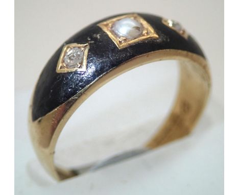 Ladies antique 15ct gold enamelled pearl and diamond ring size N. P&amp;P group 1 (£16 for the first item and £1.50 for subse