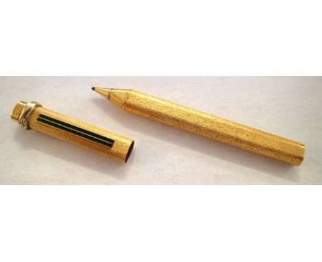 Gold plated Cartier pen, with bark effect finish to the body and lid. P&P group 1 (£16 for the first item and £1.50 for subse