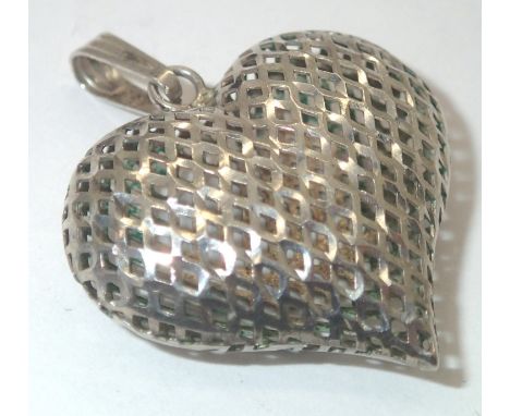 Sterling silver heart pendant. P&amp;P group 1 (£16 for the first item and £1.50 for subsequent items) 