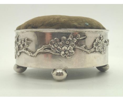 850 silver large pin cushion marked 85 K; 88 mm.P&P group 1 (£16 for the first item and £1.50 for subsequent items) 