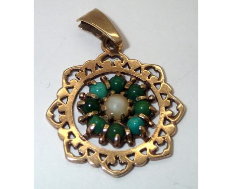 9ct gold turquoise and pearl set pendant Dia 19 mm 2.2g. P&amp;P group 1 (£16 for the first item and £1.50 for subsequent ite