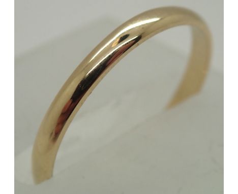 9ct gold wedding band size Q 1.3g. P&amp;P group 1 (£16 for the first item and £1.50 for subsequent items) 