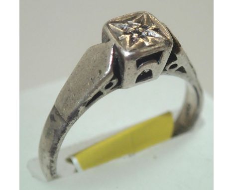 Ladies sterling silver fancy ring size M. P&amp;P group 1 (£16 for the first item and £1.50 for subsequent items) 