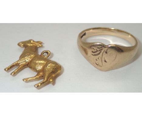 9ct gold signet ring size K and a gold Donkey charm 2.7g. P&amp;P group 1 (£16 for the first item and £1.50 for subsequent it