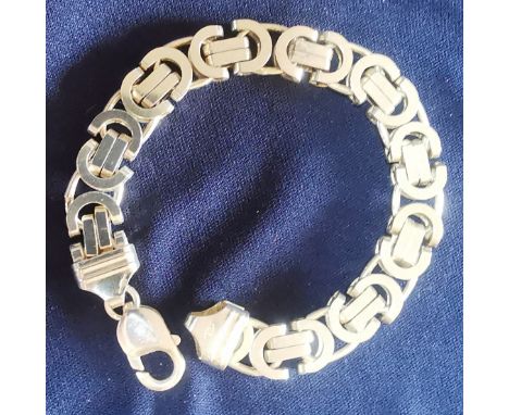 Heavy Silver fancy bracelet marked 925 L: 20 cm 39.3g. P&amp;P group 1 (£16 for the first item and £1.50 for subsequent items