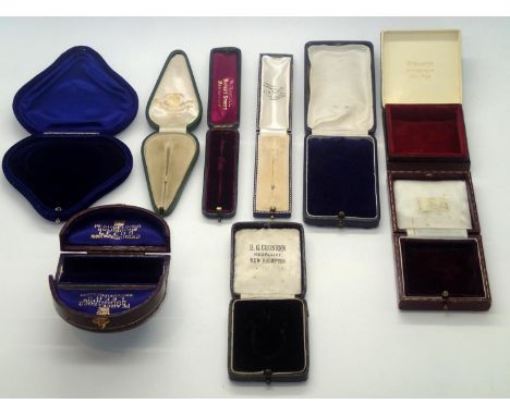 Nine antique and vintage jewellery boxes, including a bi-fold bangle box. P&P group 1 (£16 for the first item and £1.50 for s