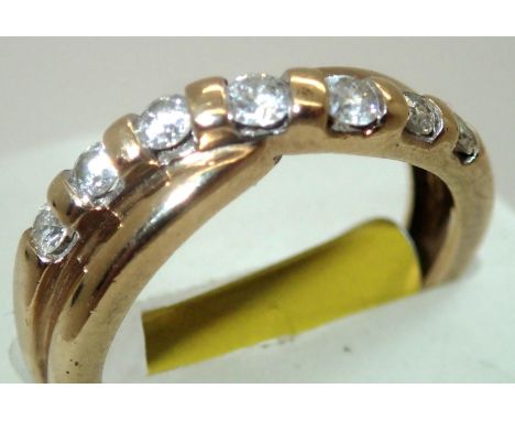 Ladies 9ct gold seven stone on a twist diamond ring. P&amp;P group 1 (£16 for the first item and £1.50 for subsequent items) 