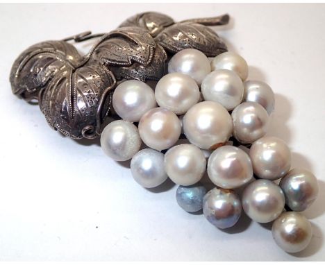 Silver and pearl brooch, one pearl missing H: 61 mm. P&amp;P group 1 (£16 for the first item and £1.50 for subsequent items) 