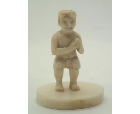 Small carved bone figure of an Indian man clapping H: 40 mm. P&amp;P group 1 (£16 for the first item and £1.50 for subsequent