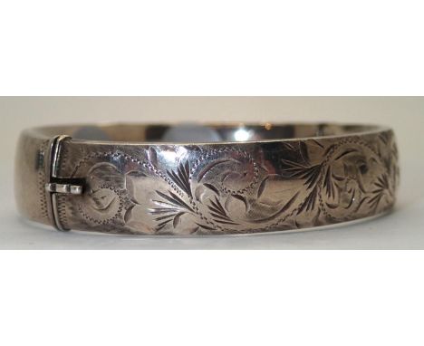 Sterling silver hinged 12mm engraved bangle. P&amp;P group 1 (£16 for the first item and £1.50 for subsequent items) 