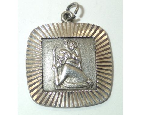 Sterling silver heavy set St. Christopher pendant. P&amp;P group 1 (£16 for the first item and £1.50 for subsequent items) 