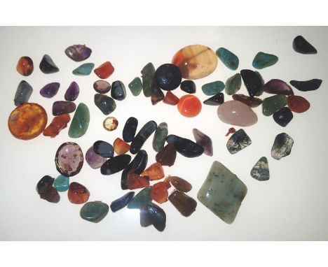 Loose gemstones: mixture of uncut semi precious stones, largest L: 30 mm 95g total. P&amp;P group 1 (£16 for the first item a