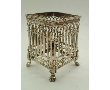 Hallmarked silver HP Sauce bottle holder on four paw feet assay Birmingham 1912, maker Elkington H: 80 mm 74g. P&P group 1 (£
