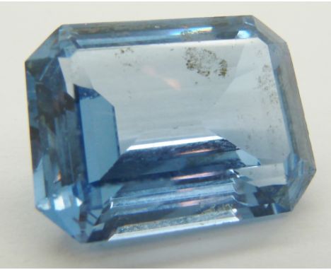 Loose gemstones: large emerald cut aquamarine 19 x 15 x 9 mm 4.9g. P&amp;P group 1 (£16 for the first item and £1.50 for subs