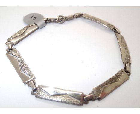 Sterling silver fancy bracelet. P&amp;P group 1 (£16 for the first item and £1.50 for subsequent items) 
