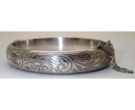 Hallmarked silver engraved bangle 20g. P&amp;P group 1 (£16 for the first item and £1.50 for subsequent items) 