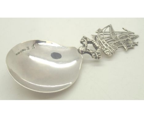 Hallmarked 925 Dutch silver caddy spoon with sailing ship finiel. L: 13 cm, bowl W: 6 cm, 48g. P&P group 1 (£16 for the first