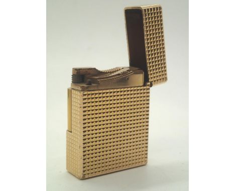 Dupont Paris gold plated lighter. Working at lotting up. P&amp;P group 1 (£16 for the first item and £1.50 for subsequent ite