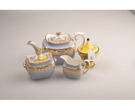 A collection of early 19th century Spode 2199 teawares, c1820s, together with a collection of (Canary Yellow) glazed bat prin