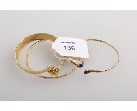 A yellow metal and enamel dolphin bangle, the polished band set with enamelled dolphin head terminals, together with a 9ct go