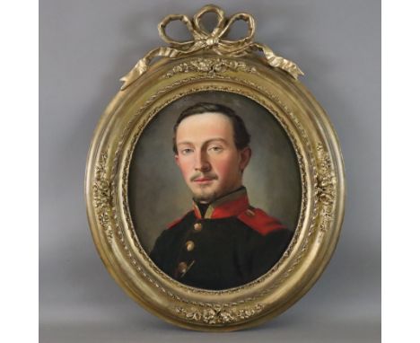 Bildnismaler um 1900 - Portrait eines jungen Mannes in Uniform, Öl auf Leinwand, doubliert, Farbschicht mit Craquelé, verso v