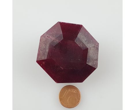 Großer facettierter Rubin - ca. 401ct,, ca.41x42x24mm, mit Zertifikat401ct Fancy Shape Ruby Gemstone Certified