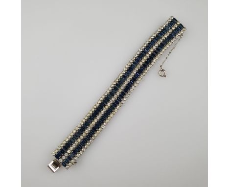 Vintage-Armband im Art-Déco-Stil - USA, silberfarbenes Metall, breites Band aus schmalen beweglichen Gliedern besetzt mit ges