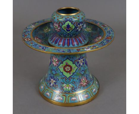 Altarleuchter / Räucherstäbchenhalter in Cloisonné-Email - China, Dekor in Zellenemail von Lotos und Rankenwerk auf türkisfar